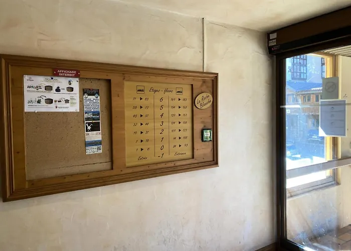 شقة Roche Blanche - Location: Duplex Pour 8 Personnes Au Dernier Etage, Centre Station Mae-9013